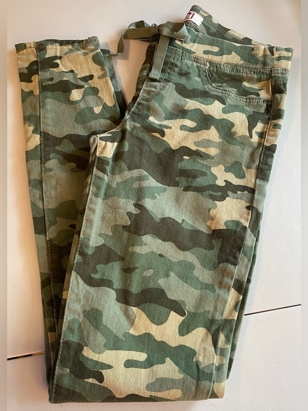 L.E.I. Women’s Classic denim look 4 way stretch Camo Dorm Jeggings S
